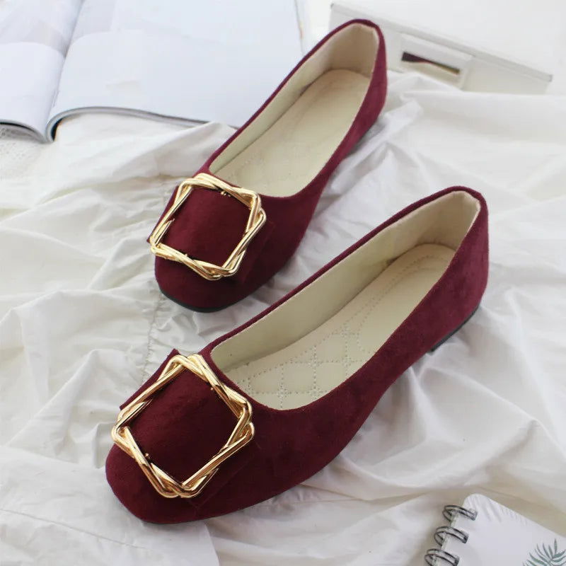 Ballerinas mit Goldschnalle – Glamour & Komfort – Bild 4