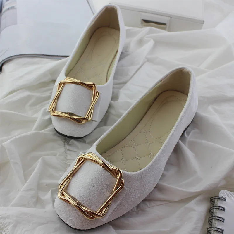 Ballerinas mit Goldschnalle – Glamour & Komfort