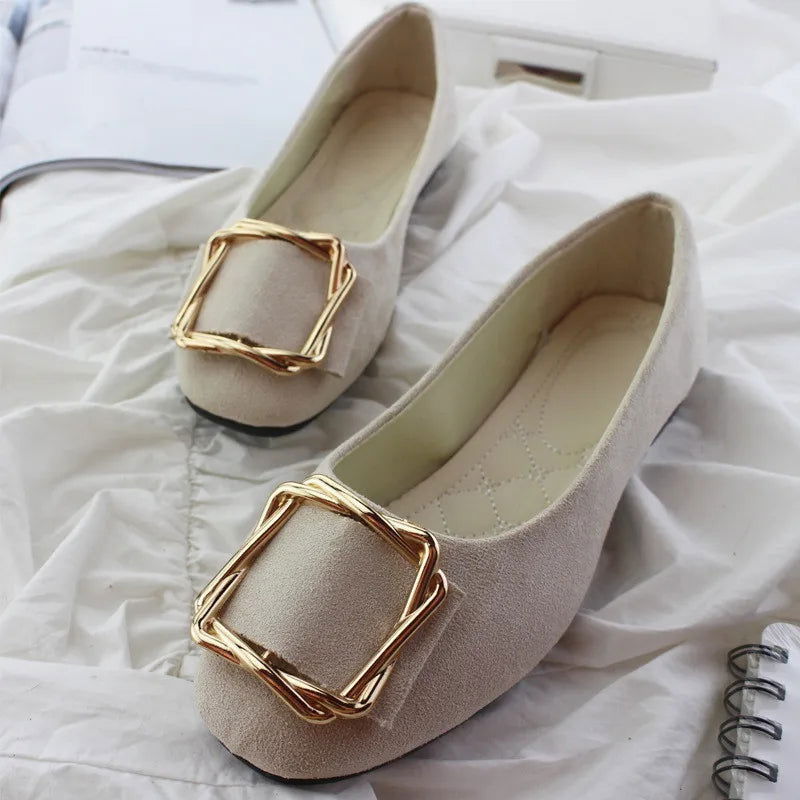 Ballerinas mit Goldschnalle – Glamour & Komfort – Bild 5