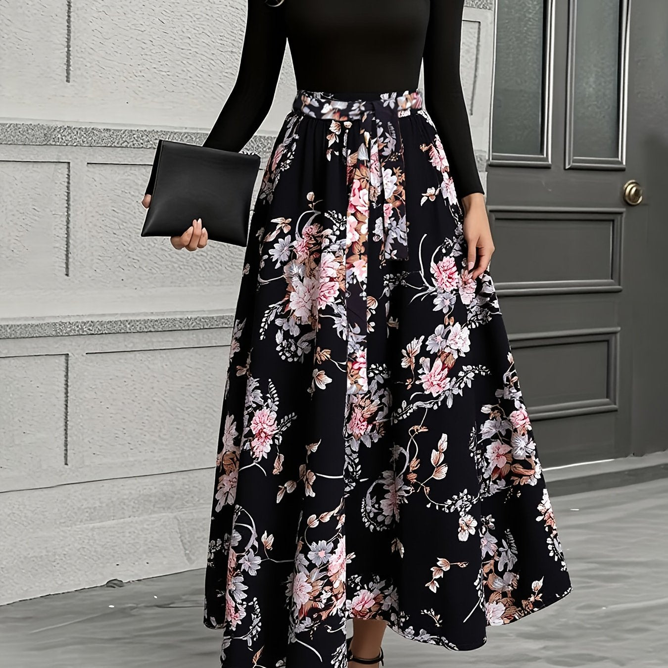 Elegantes Freizeitkleid für kühlere Tage mit Blütenmuster – Bild 2
