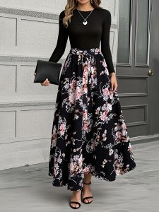 Elegantes Freizeitkleid für kühlere Tage mit Blütenmuster