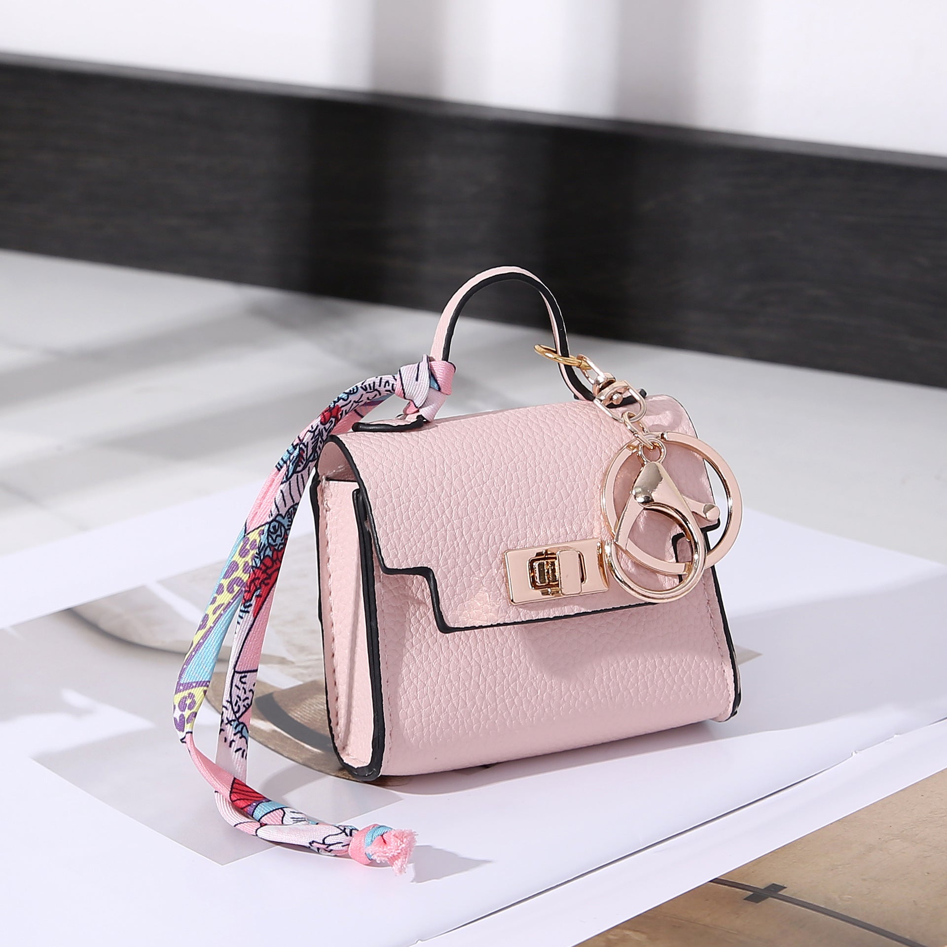 Taschenanhänger Mini-Organizer Kunstleder Drehverschluss – Bild 7