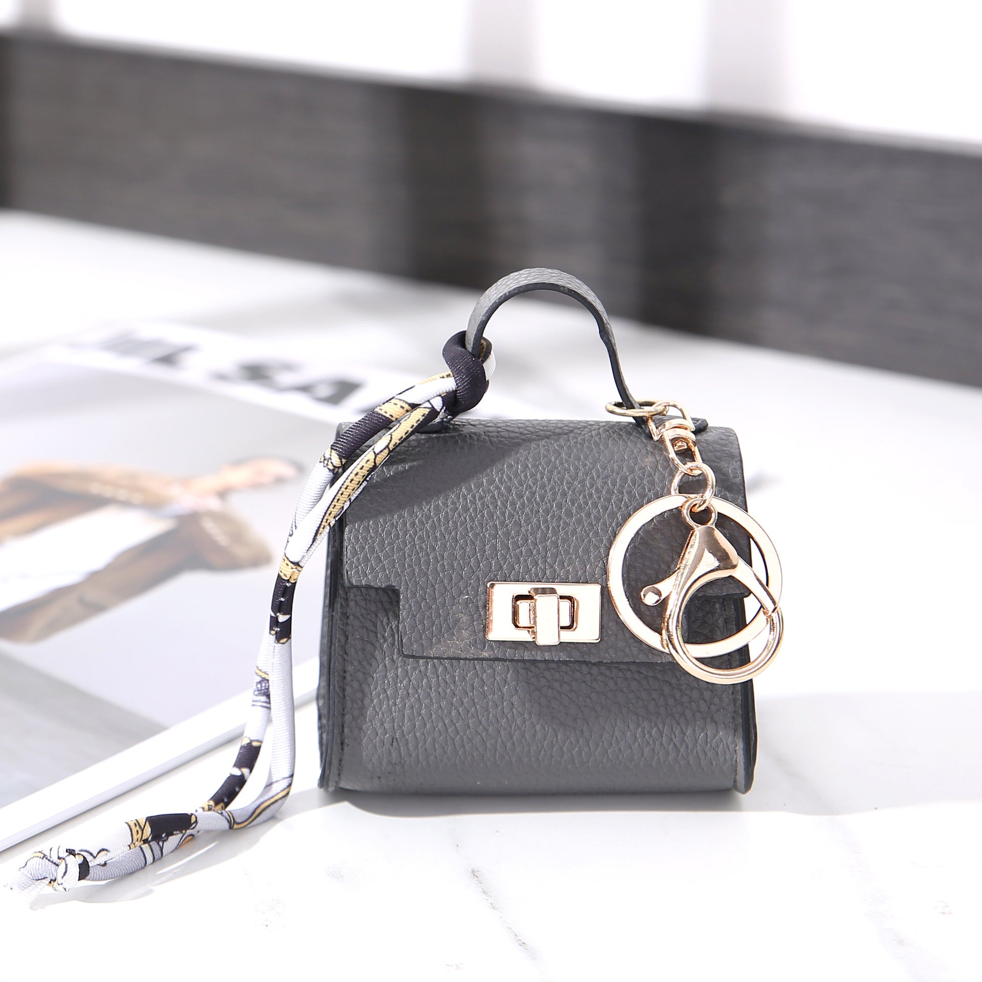 Taschenanhänger Mini-Organizer Kunstleder Drehverschluss – Bild 4
