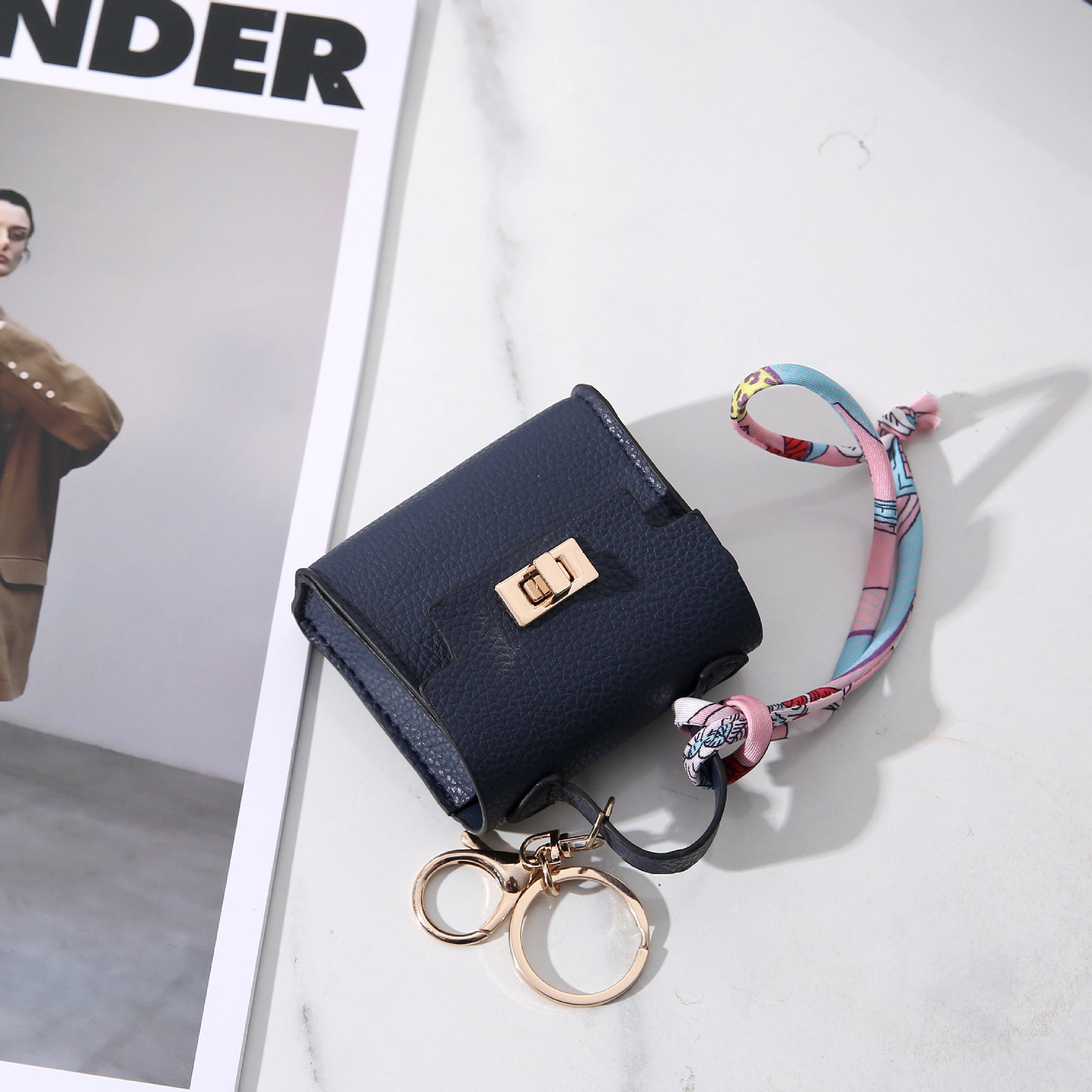Taschenanhänger Mini-Organizer Kunstleder Drehverschluss – Bild 10