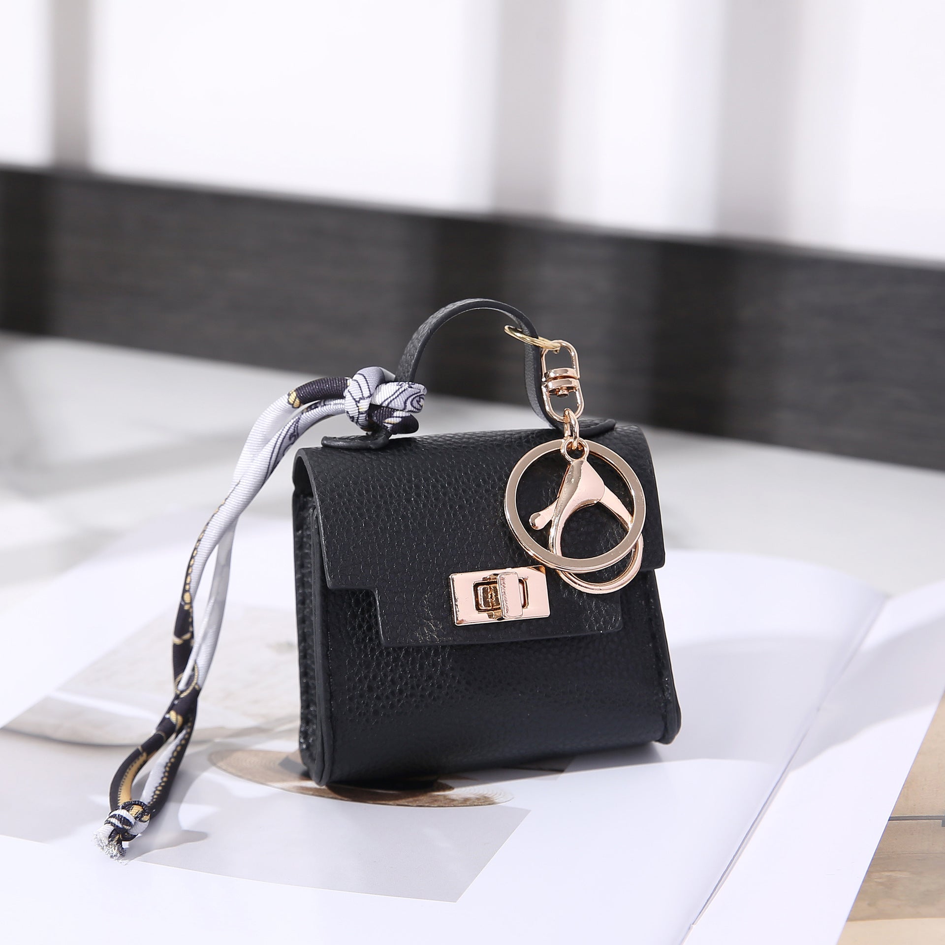 Taschenanhänger Mini-Organizer Kunstleder Drehverschluss – Bild 21