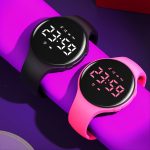 Kinderuhr mit leisem Vibrationsalarm & Touch-LED-Display